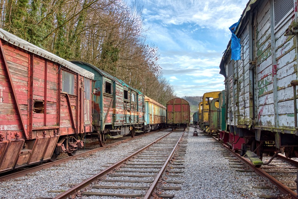 HDR urbex trein train chemin de fer Junkyard urban graffiti oldtimer junk decay vervallen abandoned abondonne vandalisme